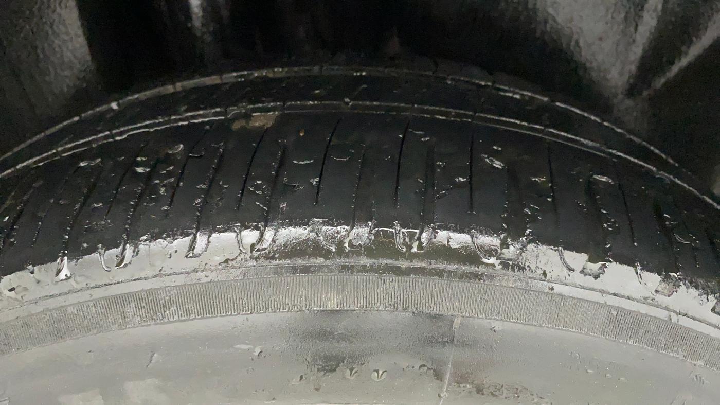 2011 Volkswagen Vento HIGHLINE PETROL AT, Petrol, Automatic, 67,403 km, Right Rear Tyre Tread