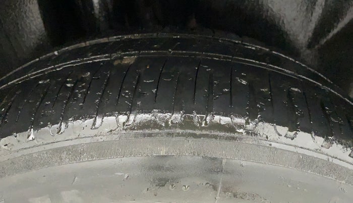2011 Volkswagen Vento HIGHLINE PETROL AT, Petrol, Automatic, 67,403 km, Right Rear Tyre Tread