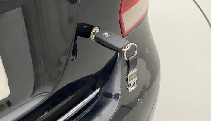 2011 Volkswagen Vento HIGHLINE PETROL AT, Petrol, Automatic, 67,403 km, Lock system - Boot door not opening through lever