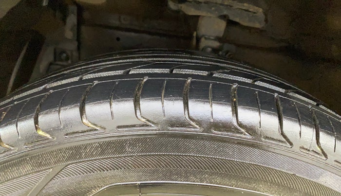 2013 Maruti Ertiga VXI CNG, CNG, Manual, 70,915 km, Left Front Tyre Tread