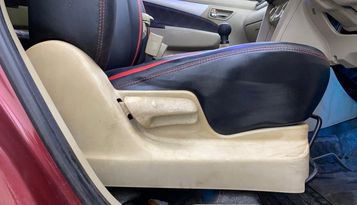 2013 Maruti Ertiga VXI CNG, CNG, Manual, 70,915 km, Driver Side Adjustment Panel