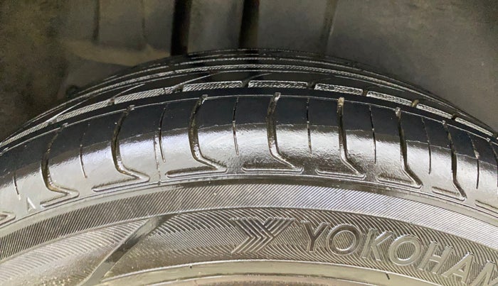 2013 Maruti Ertiga VXI CNG, CNG, Manual, 70,915 km, Right Rear Tyre Tread