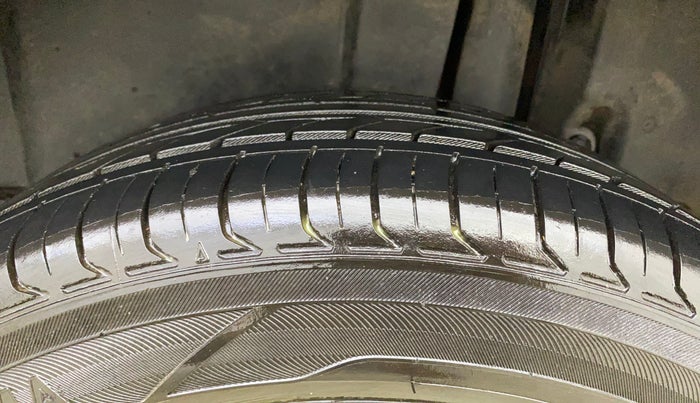2013 Maruti Ertiga VXI CNG, CNG, Manual, 70,915 km, Left Rear Tyre Tread