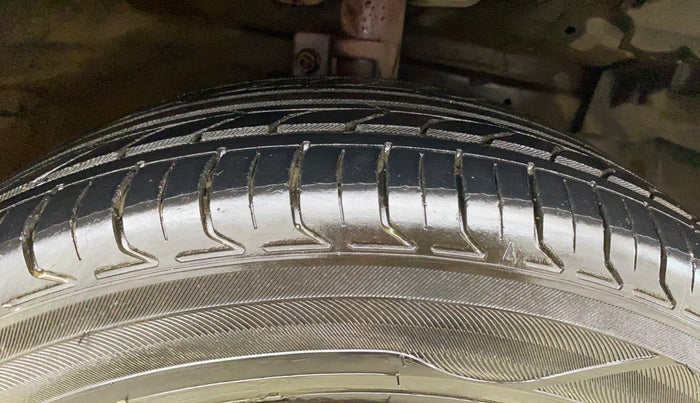 2013 Maruti Ertiga VXI CNG, CNG, Manual, 70,915 km, Right Front Tyre Tread