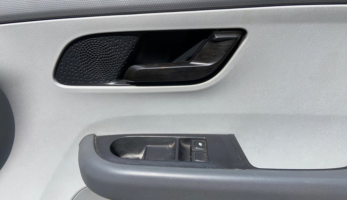 2021 Tata ALTROZ XE PETROL, Petrol, Manual, 34,288 km, Driver Side Door Panels Control