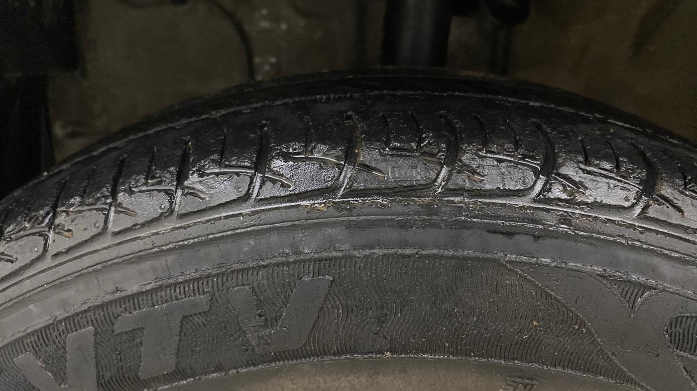 2015 Toyota Etios Liva V, Petrol, Manual, 59,013 km, Left Front Tyre Tread