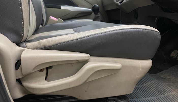 2015 Toyota Etios Liva V, Petrol, Manual, 59,013 km, Driver Side Adjustment Panel