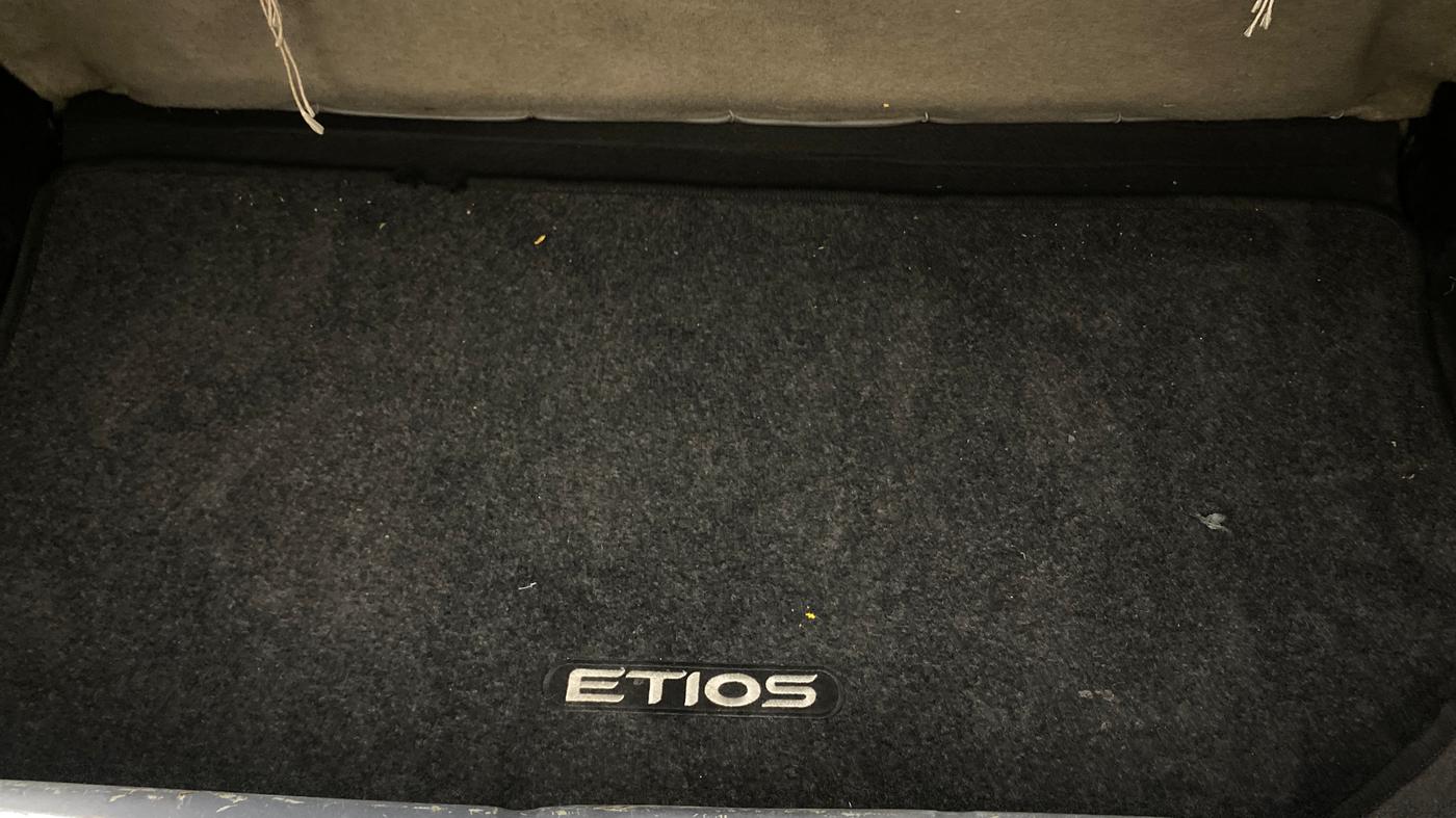 2015 Toyota Etios Liva V, Petrol, Manual, 59,013 km, Boot Inside