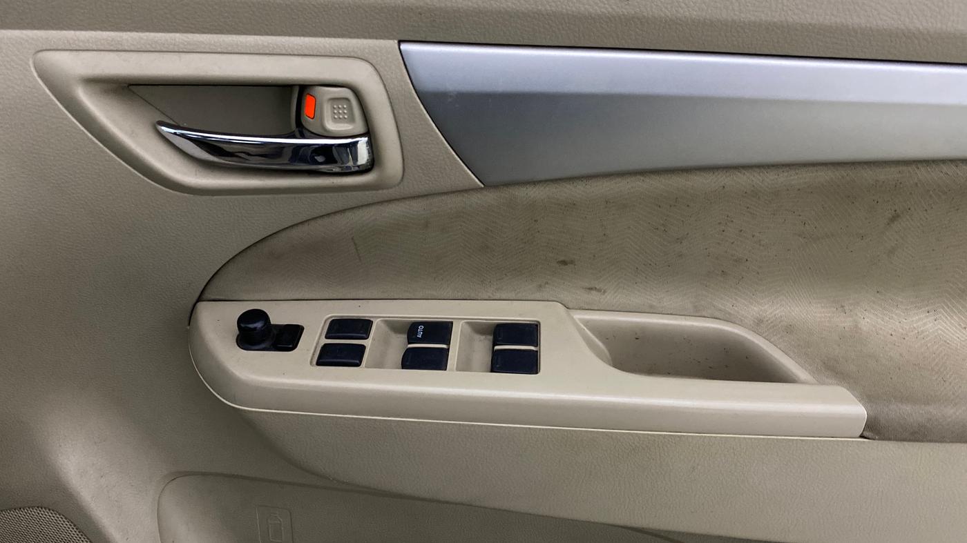 2017 Maruti Ertiga VXI CNG, CNG, Manual, 1,01,588 km, Driver Side Door Panels Control