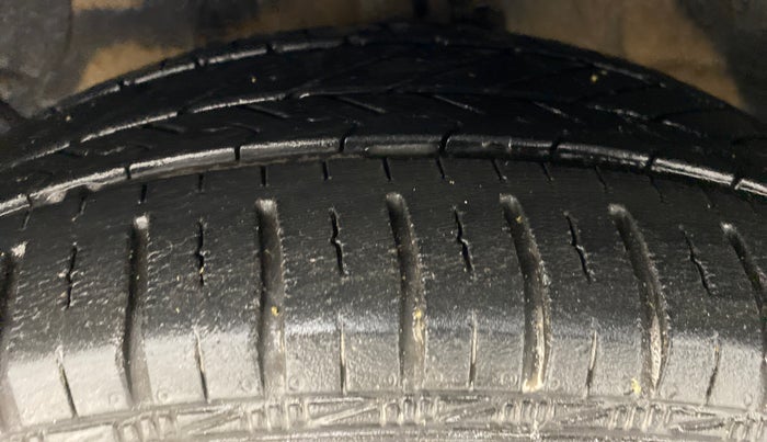 2017 Hyundai Grand i10 SPORTZ (O) 1.2 AT VTVT, Petrol, Automatic, 19,752 km, Left Front Tyre Tread