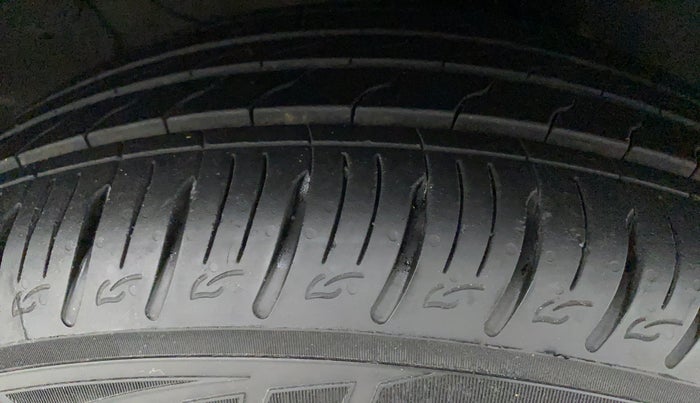 2021 KIA SONET HTX 1.0 IMT, Petrol, Manual, 13,890 km, Right Front Tyre Tread