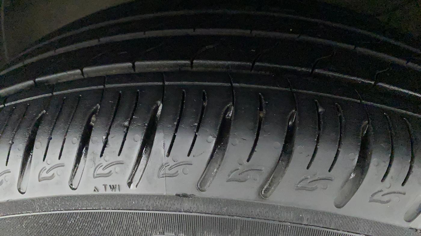 2021 KIA SONET HTX 1.0 IMT, Petrol, Manual, 13,890 km, Left Front Tyre Tread