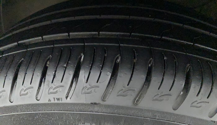 2021 KIA SONET HTX 1.0 IMT, Petrol, Manual, 13,890 km, Left Front Tyre Tread