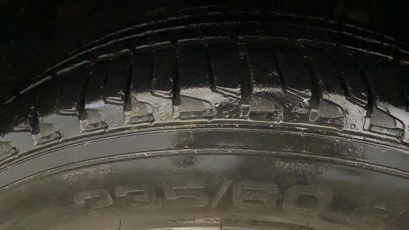 2022 Mahindra XUV700 AX 5 P MT 7 STR, Petrol, Manual, 33,015 km, Left Front Tyre Tread