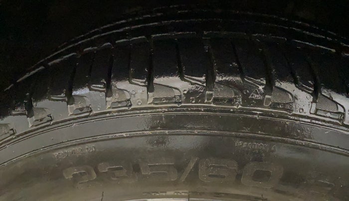 2022 Mahindra XUV700 AX 5 P MT 7 STR, Petrol, Manual, 32,365 km, Left Front Tyre Tread