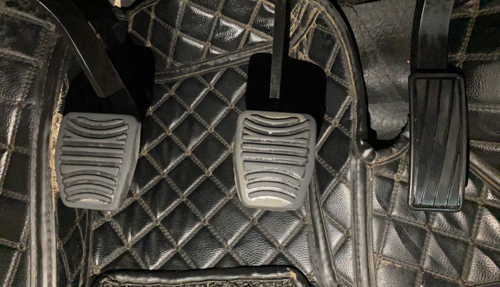 2022 Mahindra XUV700 AX 5 P MT 7 STR, Petrol, Manual, 32,365 km, Pedals