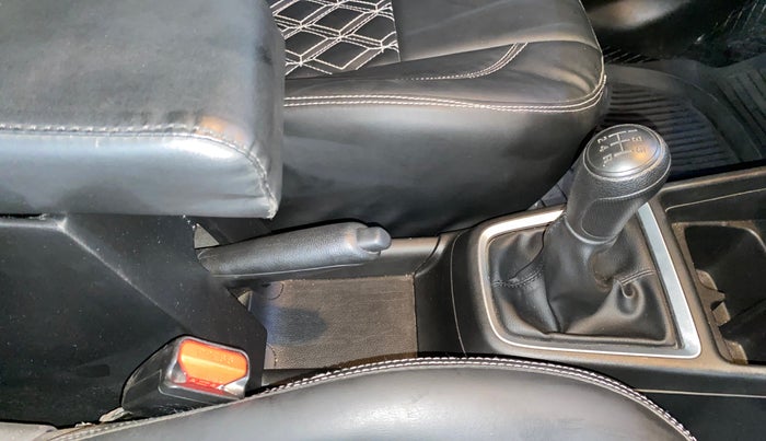 2023 Maruti Swift LXI, Petrol, Manual, 11,204 km, Gear Lever