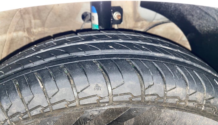 2023 Maruti Swift LXI, Petrol, Manual, 11,204 km, Right Front Tyre Tread