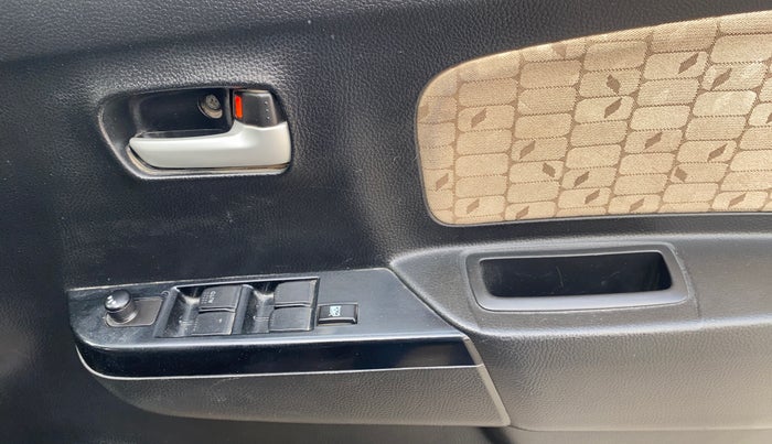 2017 Maruti Wagon R 1.0 VXI AMT, Petrol, Automatic, 42,802 km, Driver Side Door Panels Control