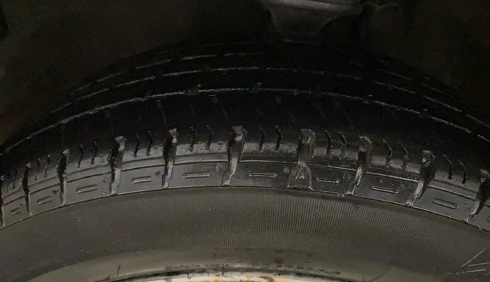 2016 Maruti Alto K10 LXI, Petrol, Manual, 49,688 km, Left Front Tyre Tread