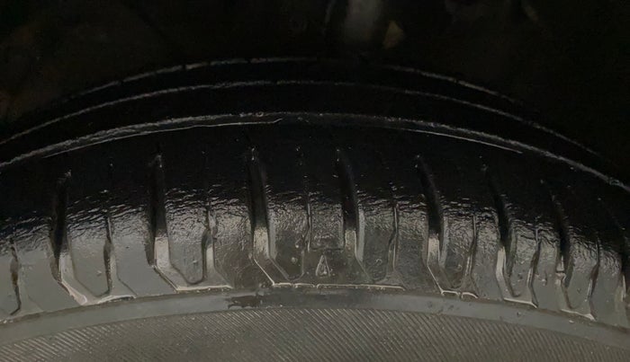2020 Maruti Dzire ZXI, Petrol, Manual, 37,263 km, Left Front Tyre Tread