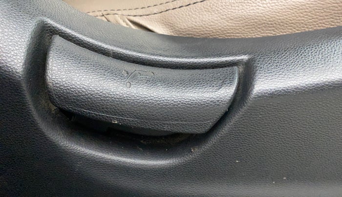 2018 Hyundai Creta E PLUS 1.6 PETROL, Petrol, Manual, 54,586 km, Driver Side Adjustment Panel