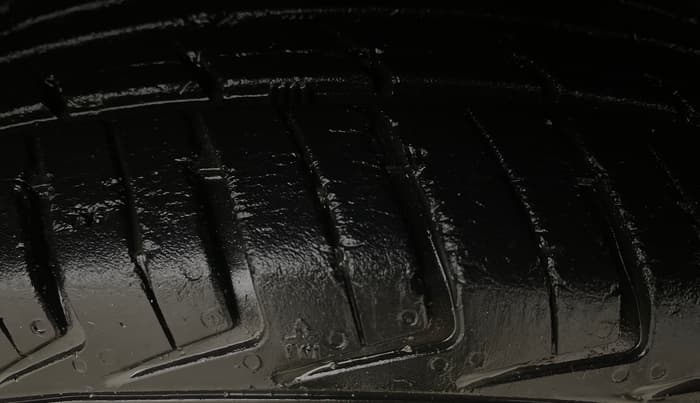 2017 Renault Kwid RXL 1.0 AMT, Petrol, Automatic, 35,466 km, Right Front Tyre Tread