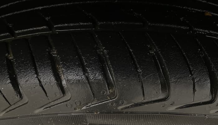 2017 Renault Kwid RXL 1.0 AMT, Petrol, Automatic, 35,466 km, Left Front Tyre Tread