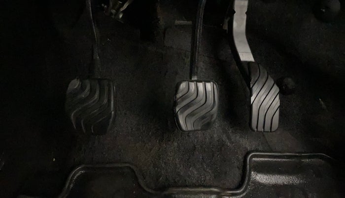 2021 Renault Kiger RXZ TURBO MT DUAL TONE, Petrol, Manual, 24,590 km, Pedals