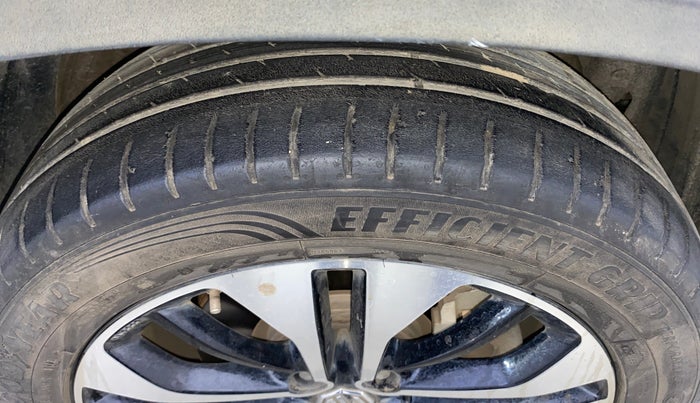 2022 MG HECTOR SHARP 1.5 PETROL CVT, Petrol, Automatic, 32,256 km, Right Front Tyre Tread