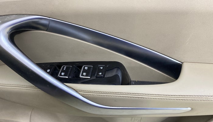 2022 MG HECTOR SHARP 1.5 PETROL CVT, Petrol, Automatic, 32,256 km, Driver Side Door Panels Control