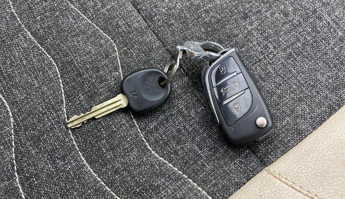 2014 Hyundai i10 SPORTZ 1.2, CNG, Manual, 86,107 km, Key Close Up