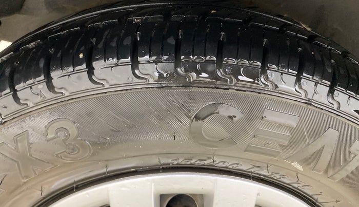 2014 Hyundai i10 SPORTZ 1.2, CNG, Manual, 86,107 km, Right Rear Tyre Tread