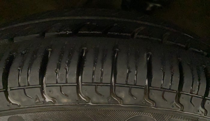 2013 Maruti Alto 800 VXI, Petrol, Manual, 8,887 km, Left Rear Tyre Tread