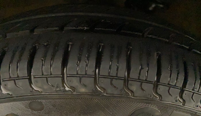 2013 Maruti Alto 800 VXI, Petrol, Manual, 8,887 km, Right Rear Tyre Tread