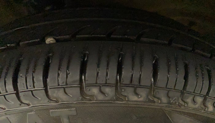 2013 Maruti Alto 800 VXI, Petrol, Manual, 8,887 km, Left Front Tyre Tread