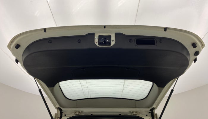 2019 Mahindra XUV500 W7 FWD, Diesel, Manual, 40,278 km, Boot Door Open