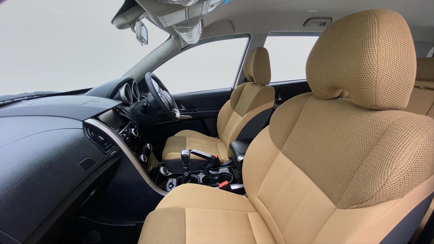 2019 Mahindra XUV500 W7 FWD, Diesel, Manual, 40,278 km, Right Side Front Door Cabin