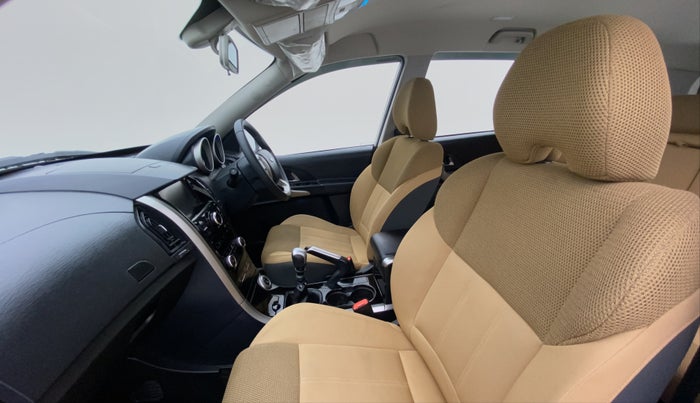 2019 Mahindra XUV500 W7 FWD, Diesel, Manual, 40,278 km, Right Side Front Door Cabin
