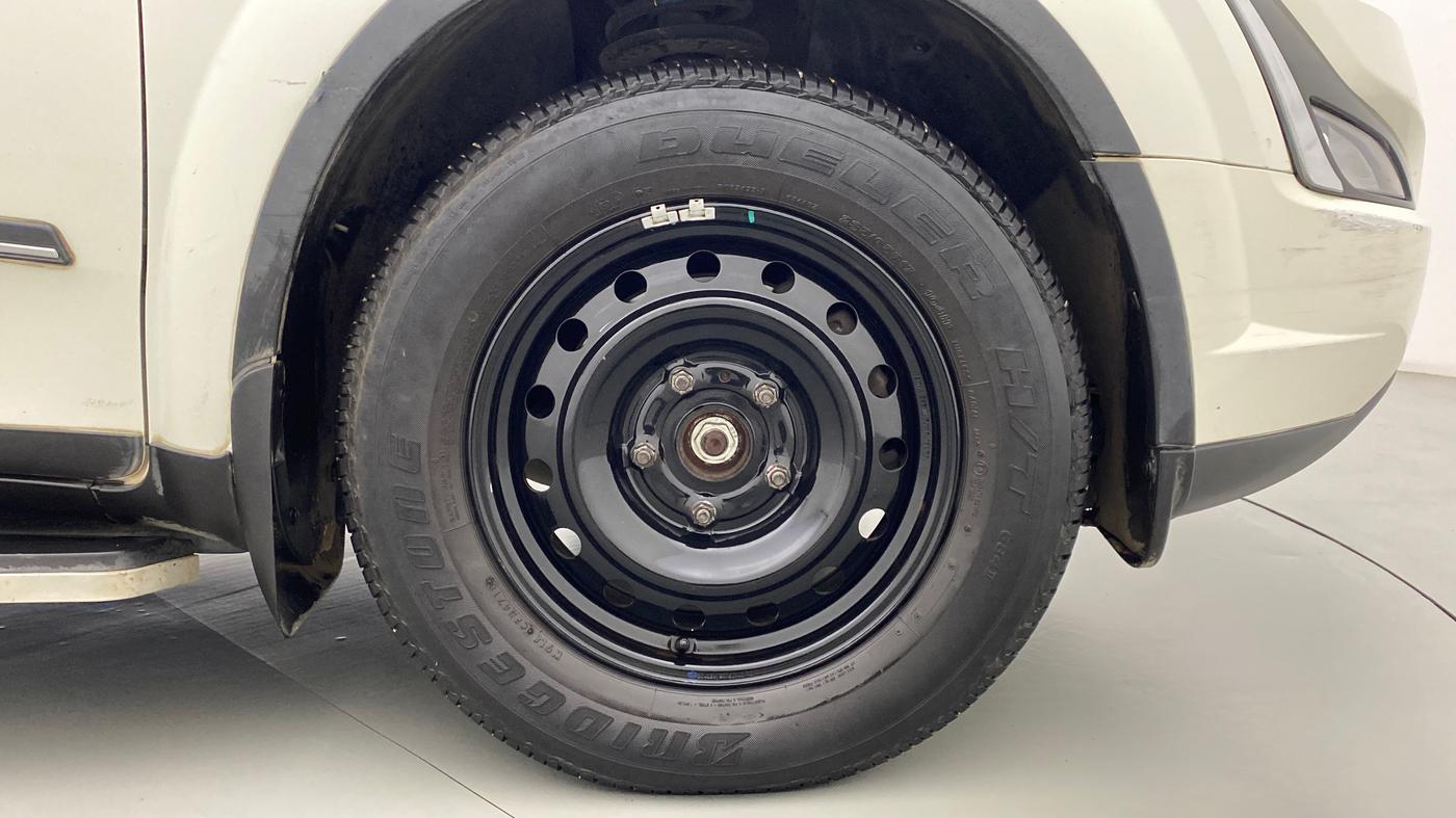 2019 Mahindra XUV500 W7 FWD, Diesel, Manual, 40,278 km, Right Front Wheel
