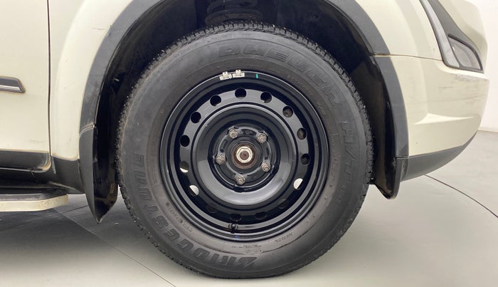 2019 Mahindra XUV500 W7 FWD, Diesel, Manual, 40,278 km, Right Front Wheel