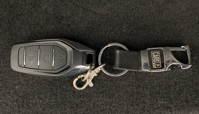 2019 Mahindra XUV500 W7 FWD, Diesel, Manual, 40,278 km, Key Close Up