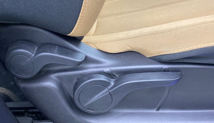 2019 Mahindra XUV500 W7 FWD, Diesel, Manual, 40,278 km, Driver Side Adjustment Panel