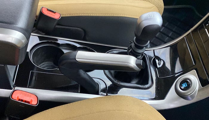 2019 Mahindra XUV500 W7 FWD, Diesel, Manual, 40,278 km, Gear Lever