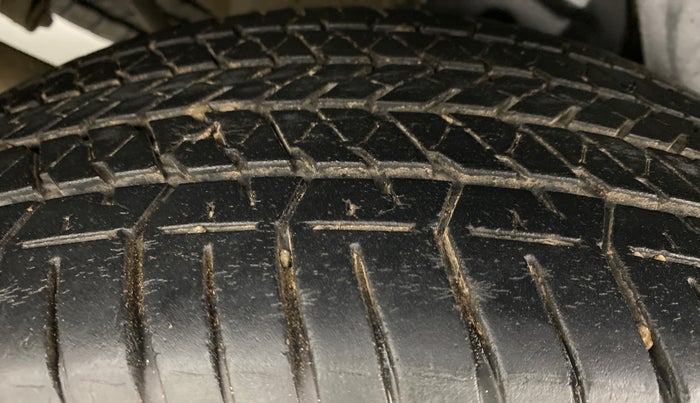 2019 Mahindra XUV500 W7 FWD, Diesel, Manual, 40,278 km, Right Rear Tyre Tread