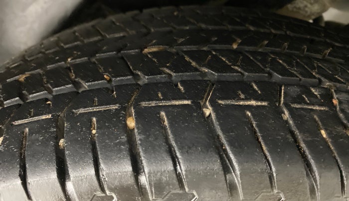 2019 Mahindra XUV500 W7 FWD, Diesel, Manual, 40,278 km, Right Front Tyre Tread