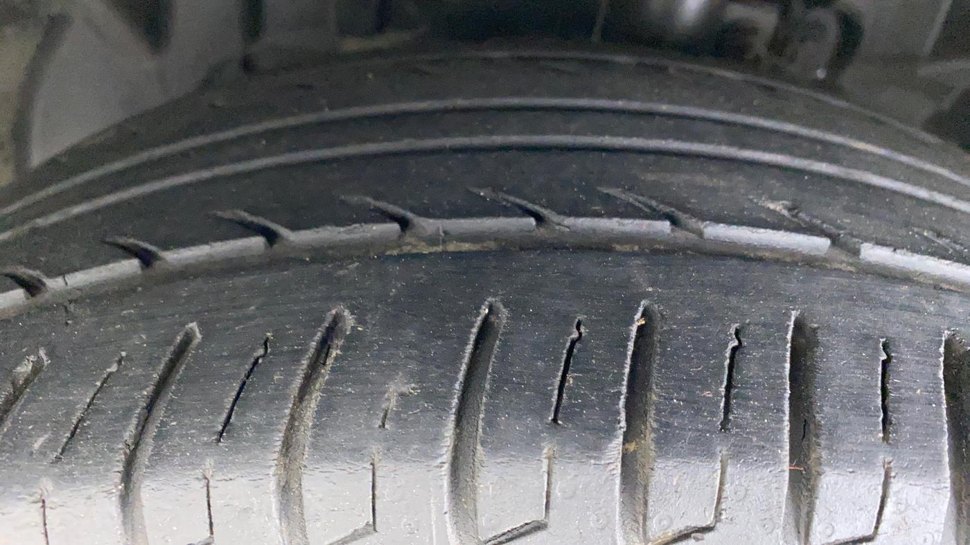 2017 Ford Ecosport 1.5 TITANIUM TI VCT AT, Petrol, Automatic, 40,336 km, Left Front Tyre Tread