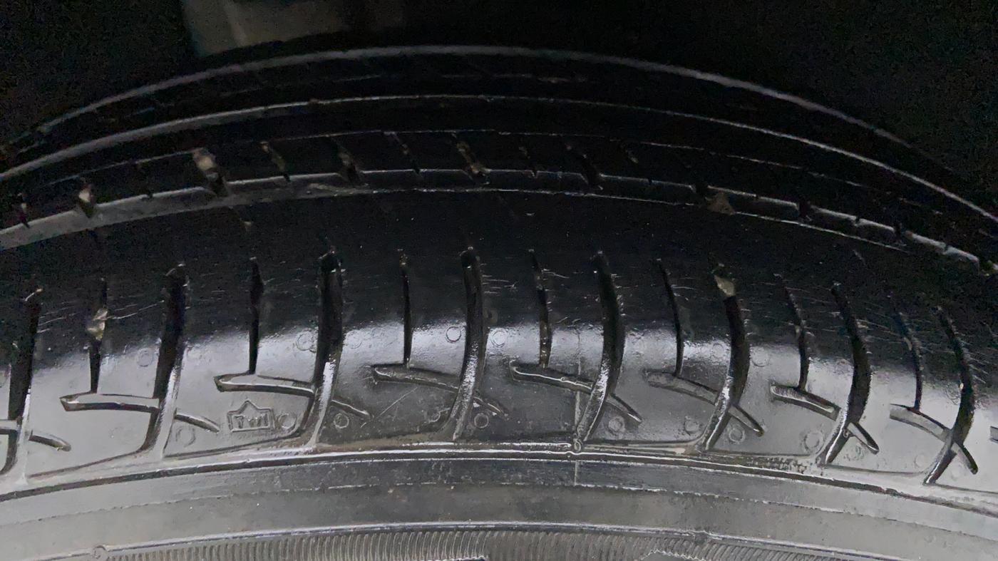 2017 Maruti Baleno DELTA PETROL 1.2, Petrol, Manual, 22,294 km, Right Front Tyre Tread