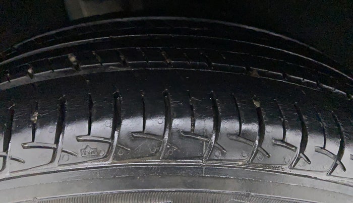 2017 Maruti Baleno DELTA PETROL 1.2, Petrol, Manual, 22,294 km, Right Front Tyre Tread