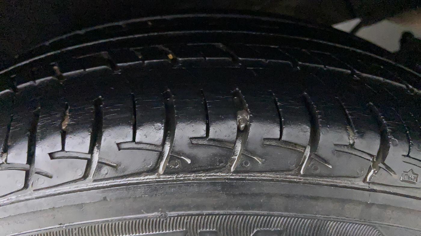 2017 Maruti Baleno DELTA PETROL 1.2, Petrol, Manual, 22,294 km, Left Front Tyre Tread